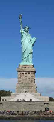 Lady_Liberty_under_a_blue_sky_(cropped)